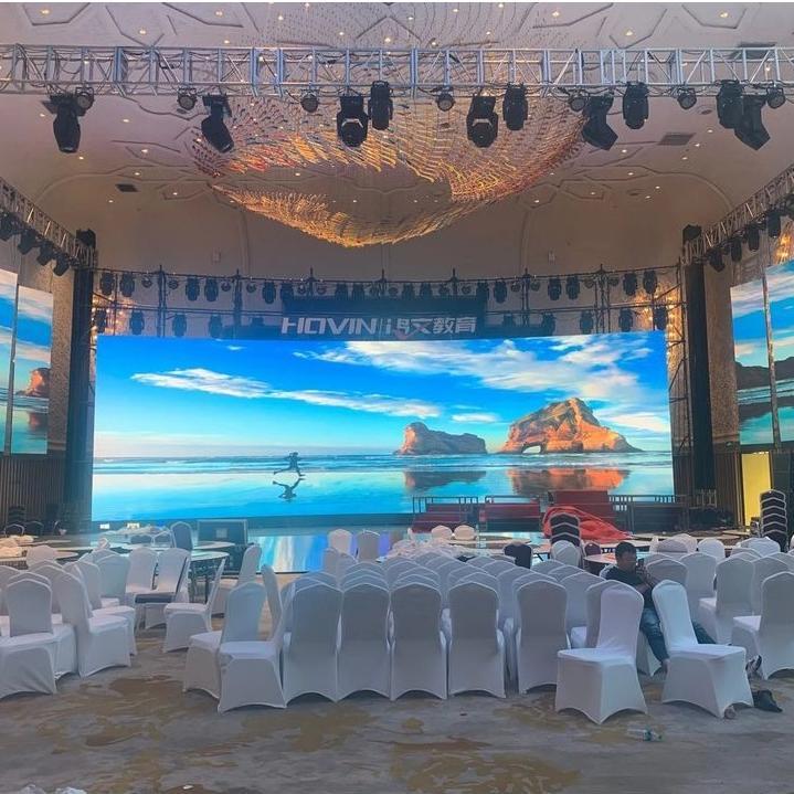 Diseño de estructura de truss para iluminación de salas de conferencias interiores